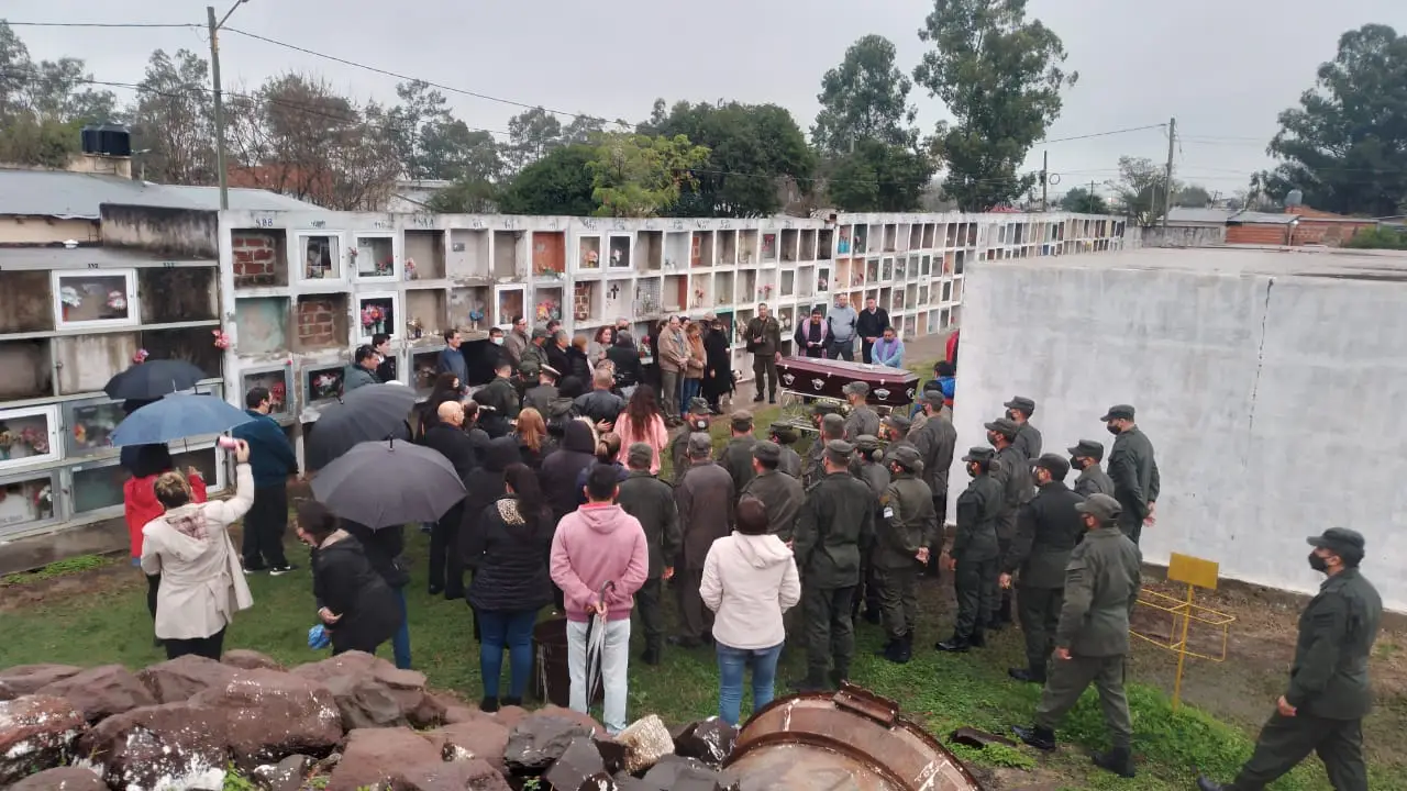 Multitudinaria despedida al gendarme correntino asesinado