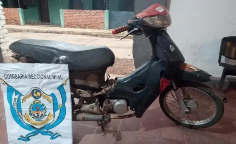 MOTOCHORRO GOLPEÓ A MUJER Y FUE SEGUIDO HASTA CASA DE SU NOVIA