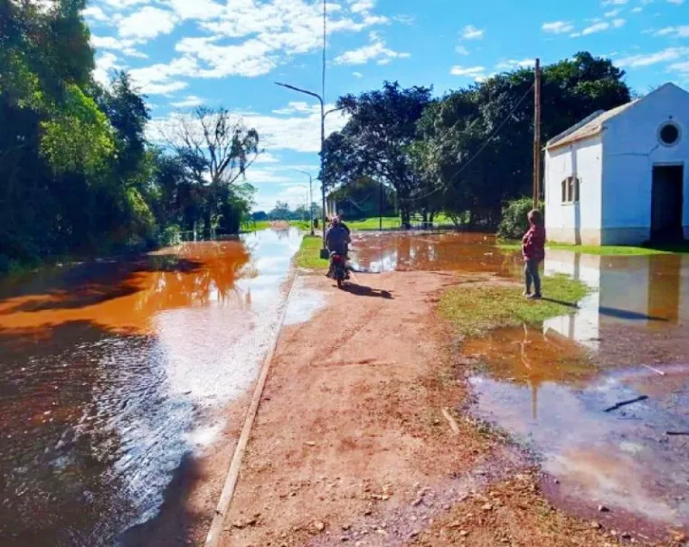 UNA FAMILIA EVACUADA EN SANTO TOMÉ POR LA CRECIDA DEL RÍO URUGUAY