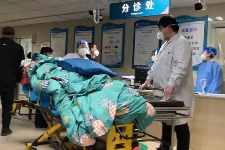 ALERTA EN CHINA POR UNA EXTRAÑA NEUMONÍA QUE AFECTA A NIÑOS Y TIENE EN VILO A LA OMS