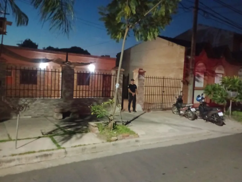 UN HOMBRE QUISO DESALOJAR UNA CASA CON UN ARMA DE FUEGO