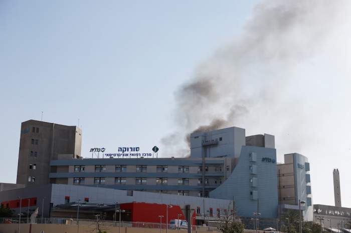 EL MOMENTO DEL IMPACTO DEL MISIL IRANÍ CONTRA UN HOSPITAL DE ISRAEL