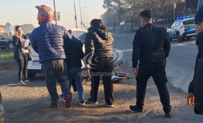 MADRE E HIJA CHOCARON CONTRA UN AUTO EN LA COLECTORA DE RUTA 12